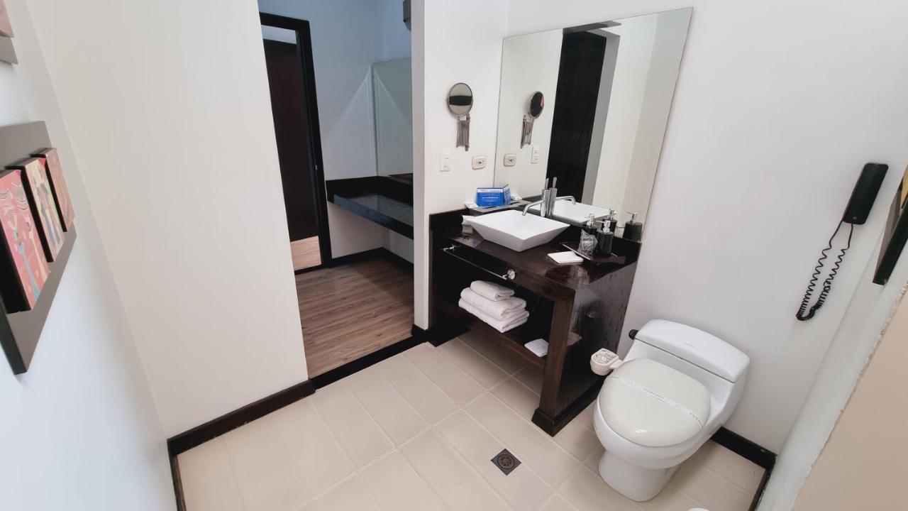 Habitat Suites Hotel Pereira Esterno foto